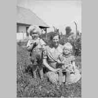 006-0099 Biothen 1939  Lotte Mertins mit Werner und Ingrid.jpg